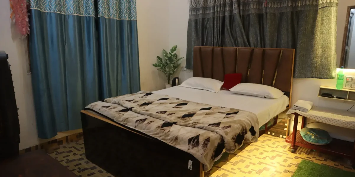 couple-friendly-ac-room-katihar-105