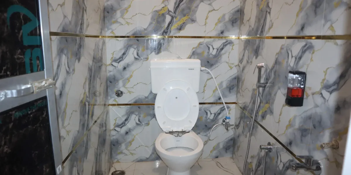 couple-friendly-ac-room-katihar-bathroom-105